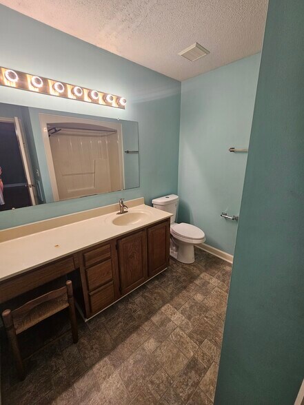 Building Photo - 6902 Persimmon Pl