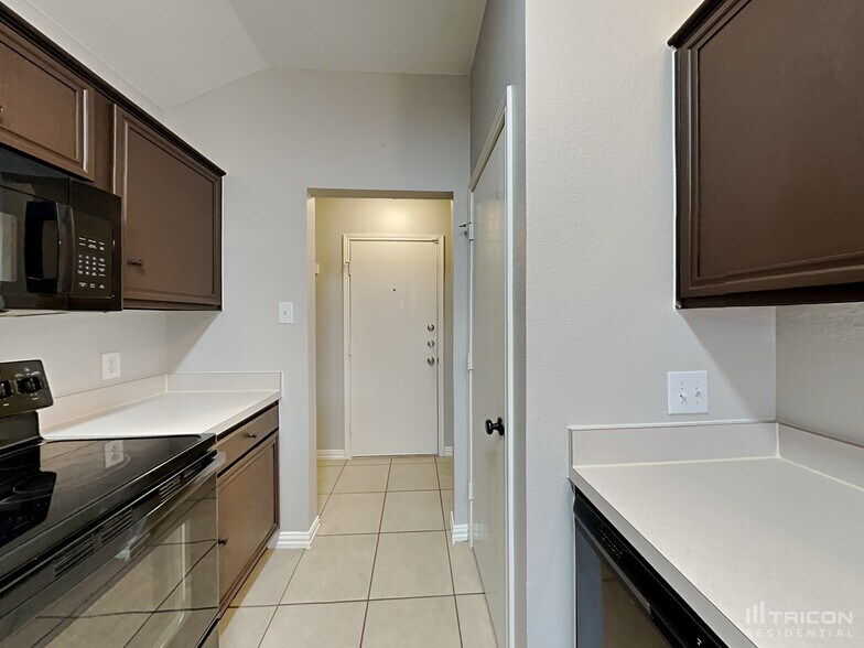 Building Photo - 409 Autumn Trail