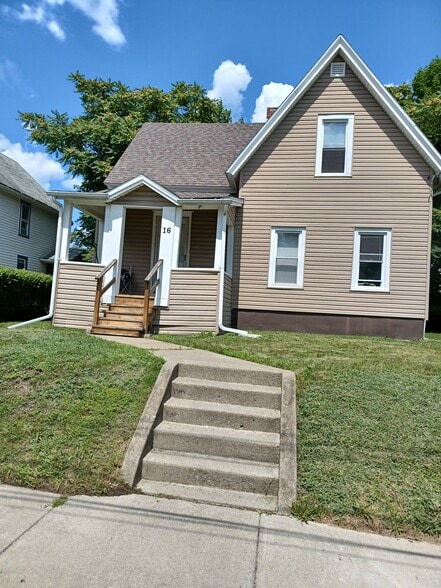 Building Photo - 16 Goethe St