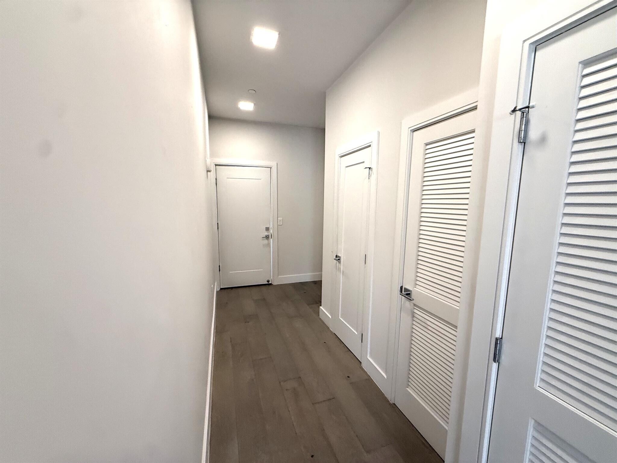 Building Photo - 24 Rush St