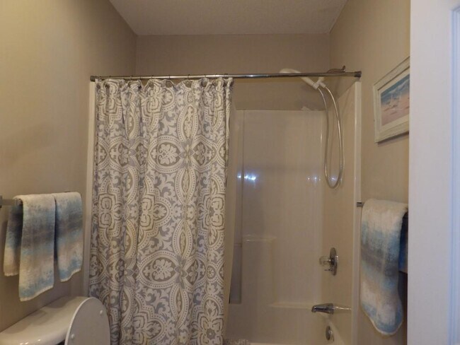 Building Photo - 4622 Greenbriar Dr