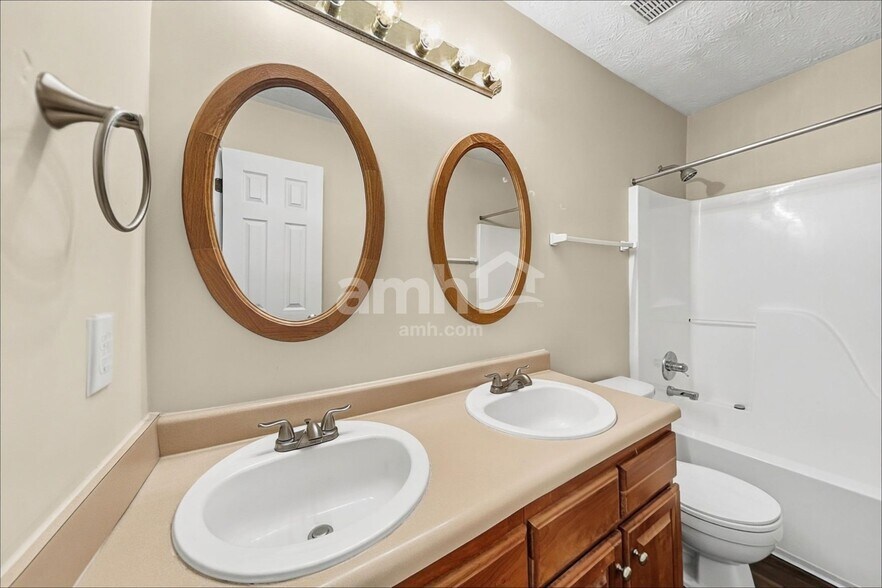 Building Photo - 13227 Summerwood Ln