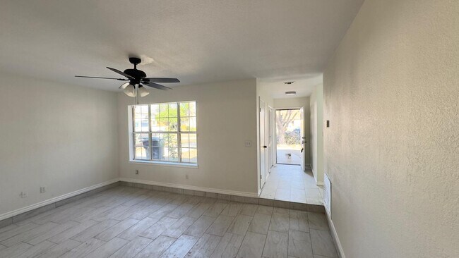 Building Photo - 1239 Glen Haven Dr