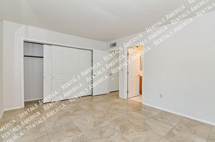 Building Photo - 5342 N Camino De La Culebra