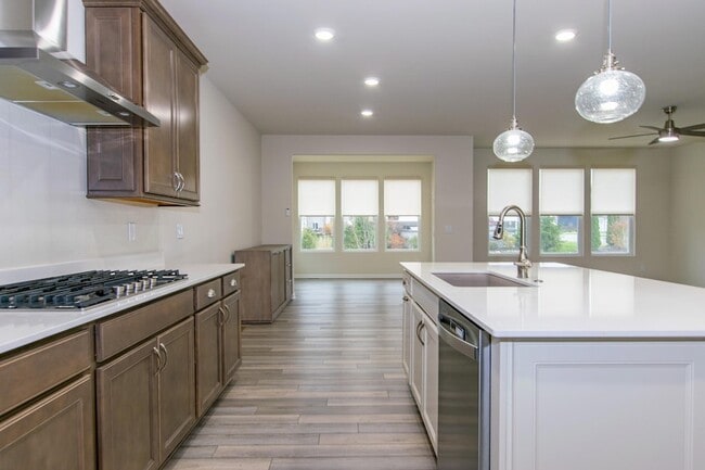 Building Photo - 717 Risdon Trail S