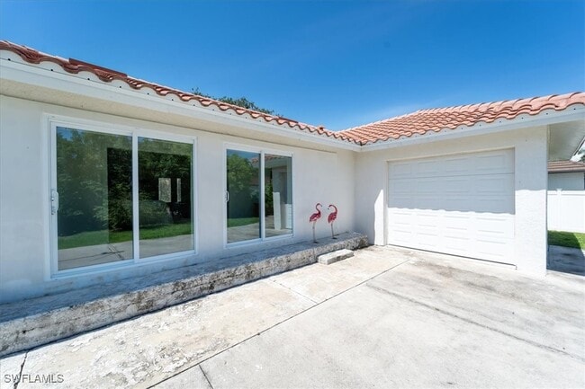 Building Photo - 1833 N Bahama Ave