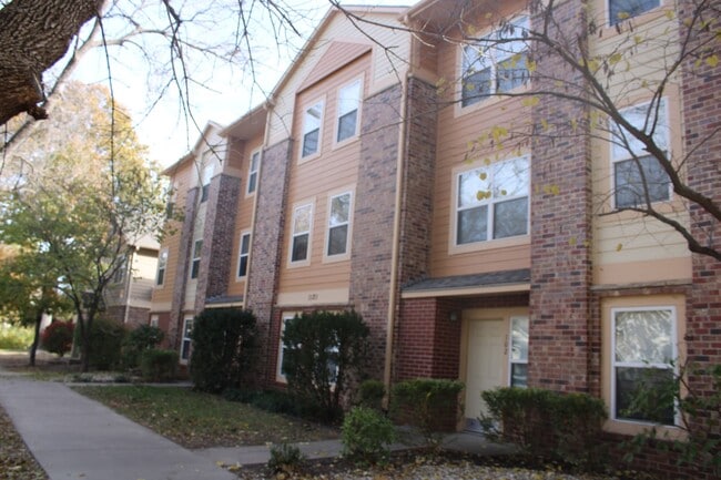 Building Photo - 1121 Thurston