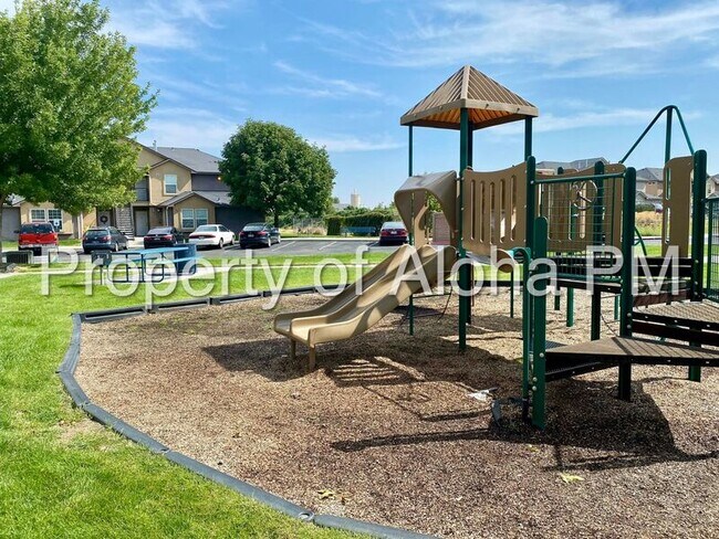 Building Photo - 1053 W Pine Ave