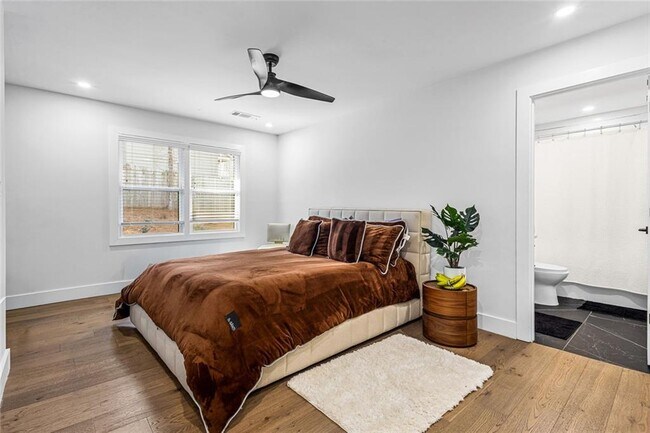 Building Photo - 915 Lost Forest Dr NW