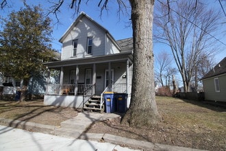 Building Photo - 744 Oakland Ave SW