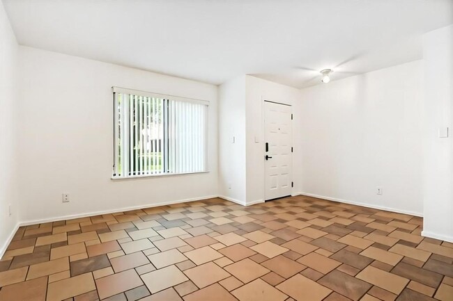 Building Photo - 9504 Quail Village Ln