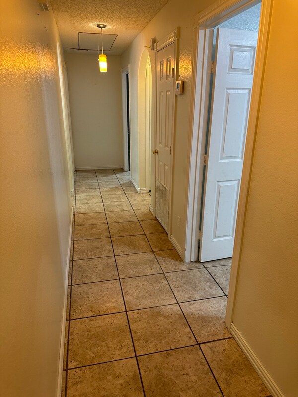 Building Photo - 409 Gaucho Ln