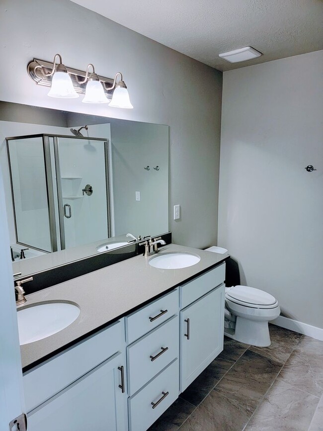 Building Photo - Gorgeous Townhome!!!