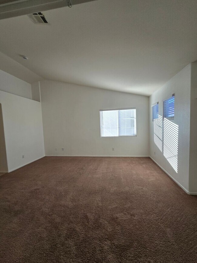 Building Photo - Spacious Two-Story Home in a Cul-de-Sac Location