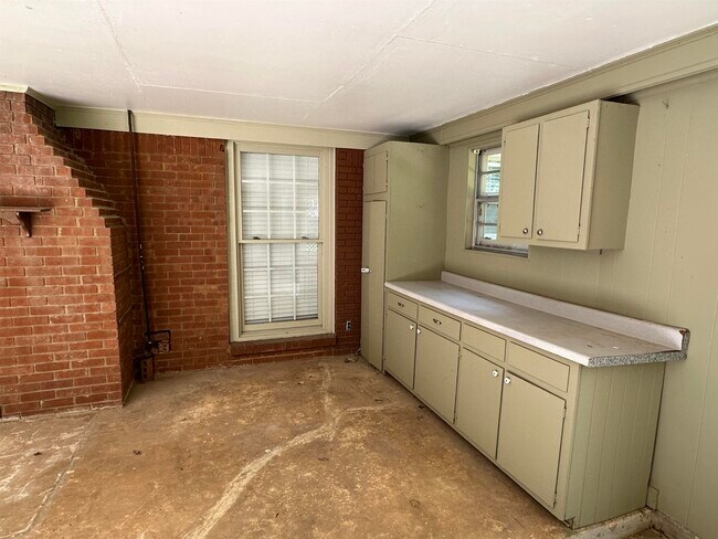 Building Photo - 8009 Farmington Blvd