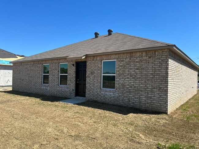 Building Photo - 1240 Tsar Rd