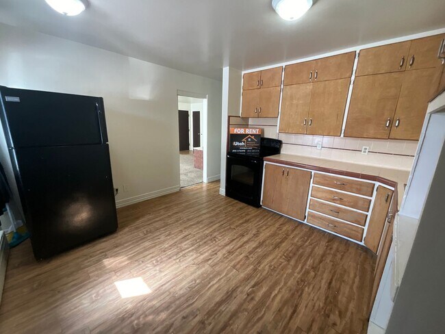 Building Photo - 484 38th St