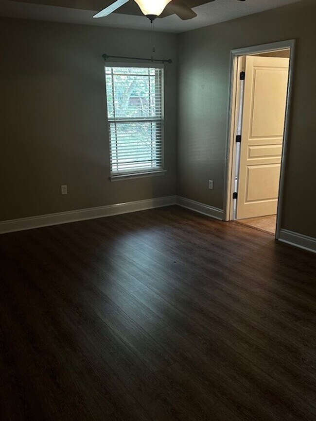 Building Photo - Milton Home For Rent