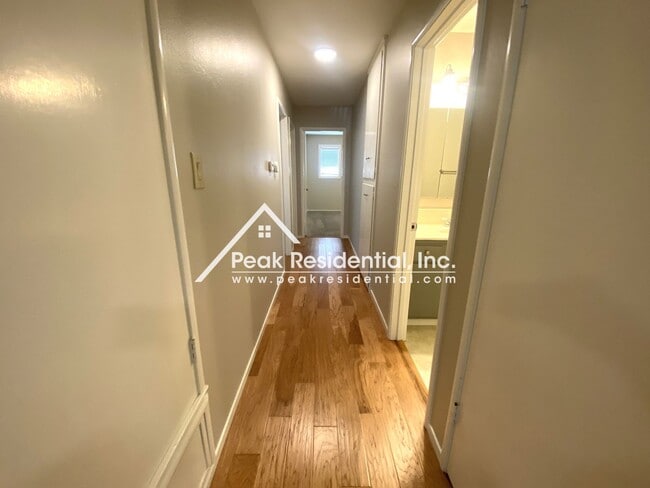 Building Photo - Charming 3 bd/2 ba Orangevale Home with RV...