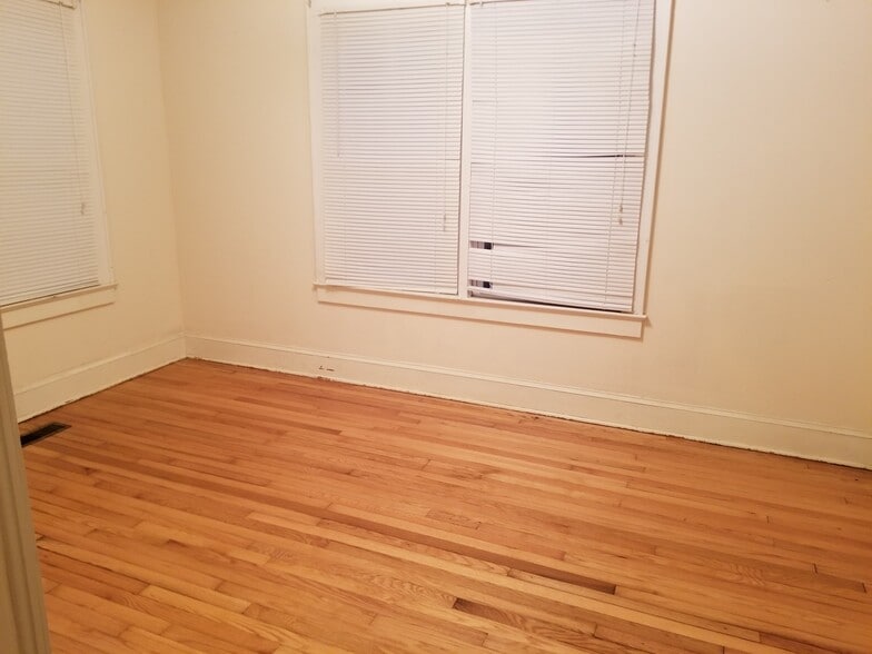 Bedroom - 406 Park Ave