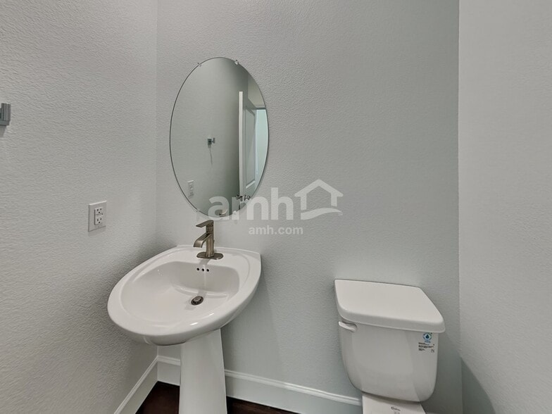 Building Photo - 8824 Tiger Tooth Ave