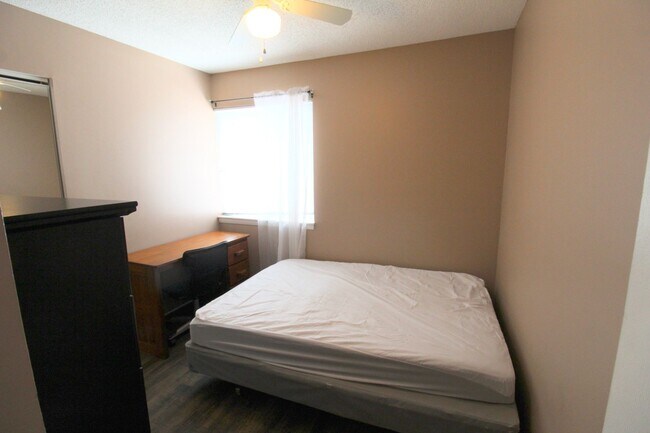 Building Photo - 1330 Hunters Rd