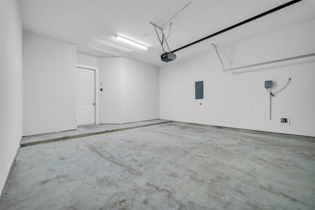 Building Photo - 1535 Park Path Dr