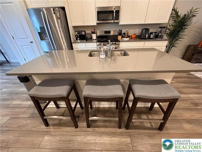 Building Photo - 7505 Clayton Ave