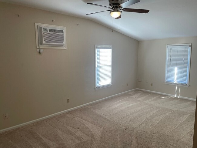 Building Photo - Historic Home 3BR / 2BA Detached Garage, W...