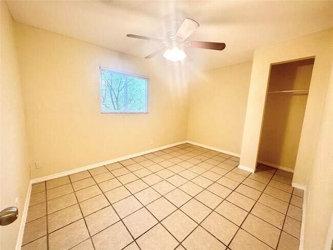 Building Photo - 5101 Purple Sage Dr