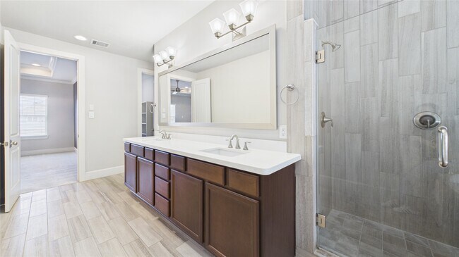 Building Photo - 2724 Rutland St