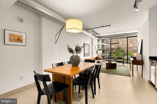 Building Photo - 1133 14th St NW