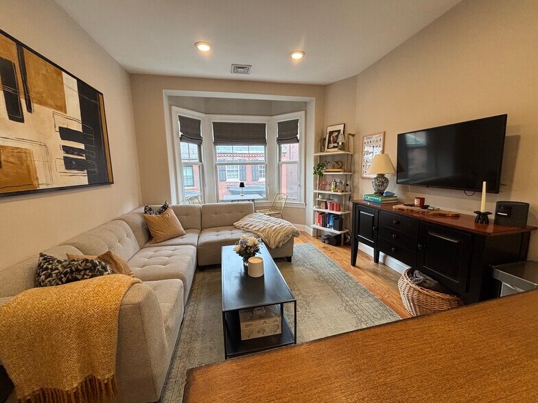 Building Photo - 92 Pinckney St