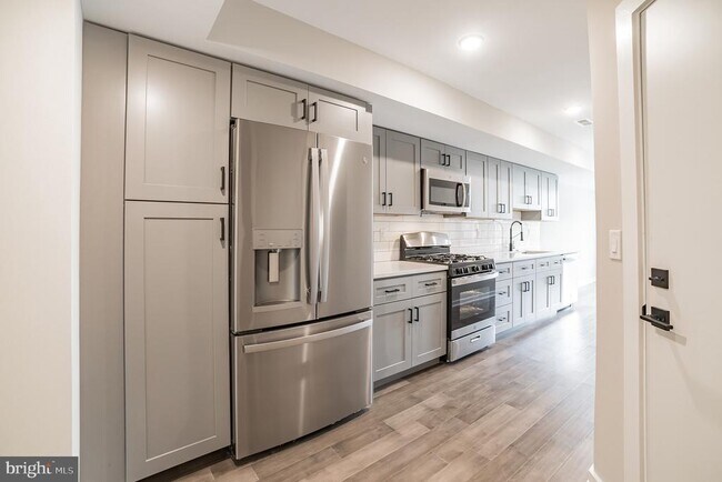 Building Photo - 2410 Clifford St