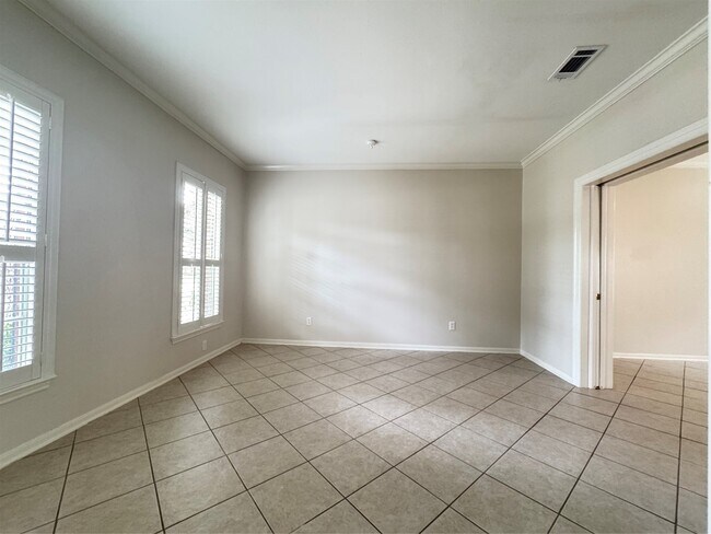 Building Photo - 6926 Hearthside Dr