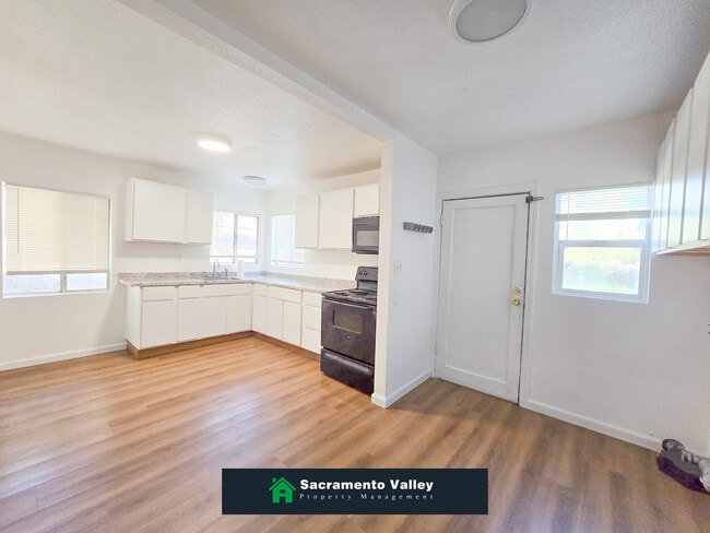 Building Photo - 4235 Arlington Ave