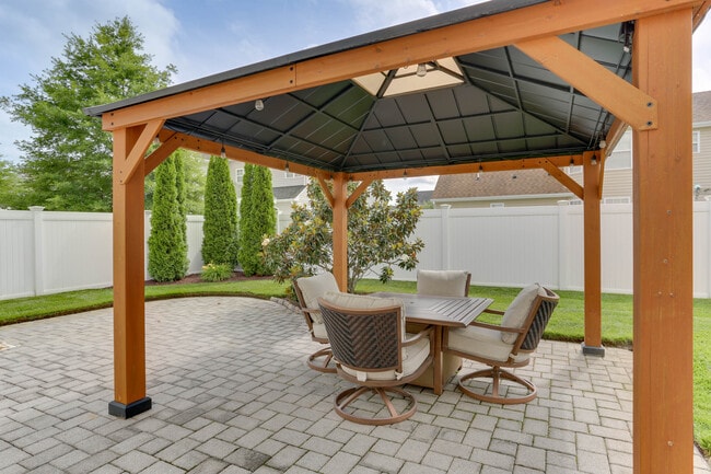 Building Photo - 1945 Breck Ave