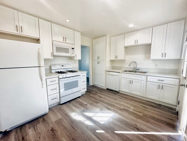 Building Photo - NANCY DRIVE DUPLEX