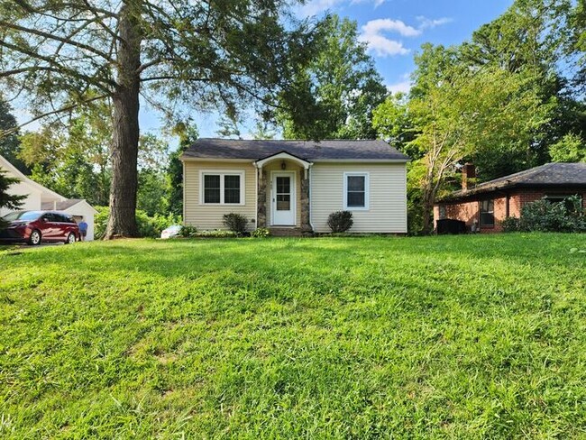 Building Photo - Kenilworth Cottage!