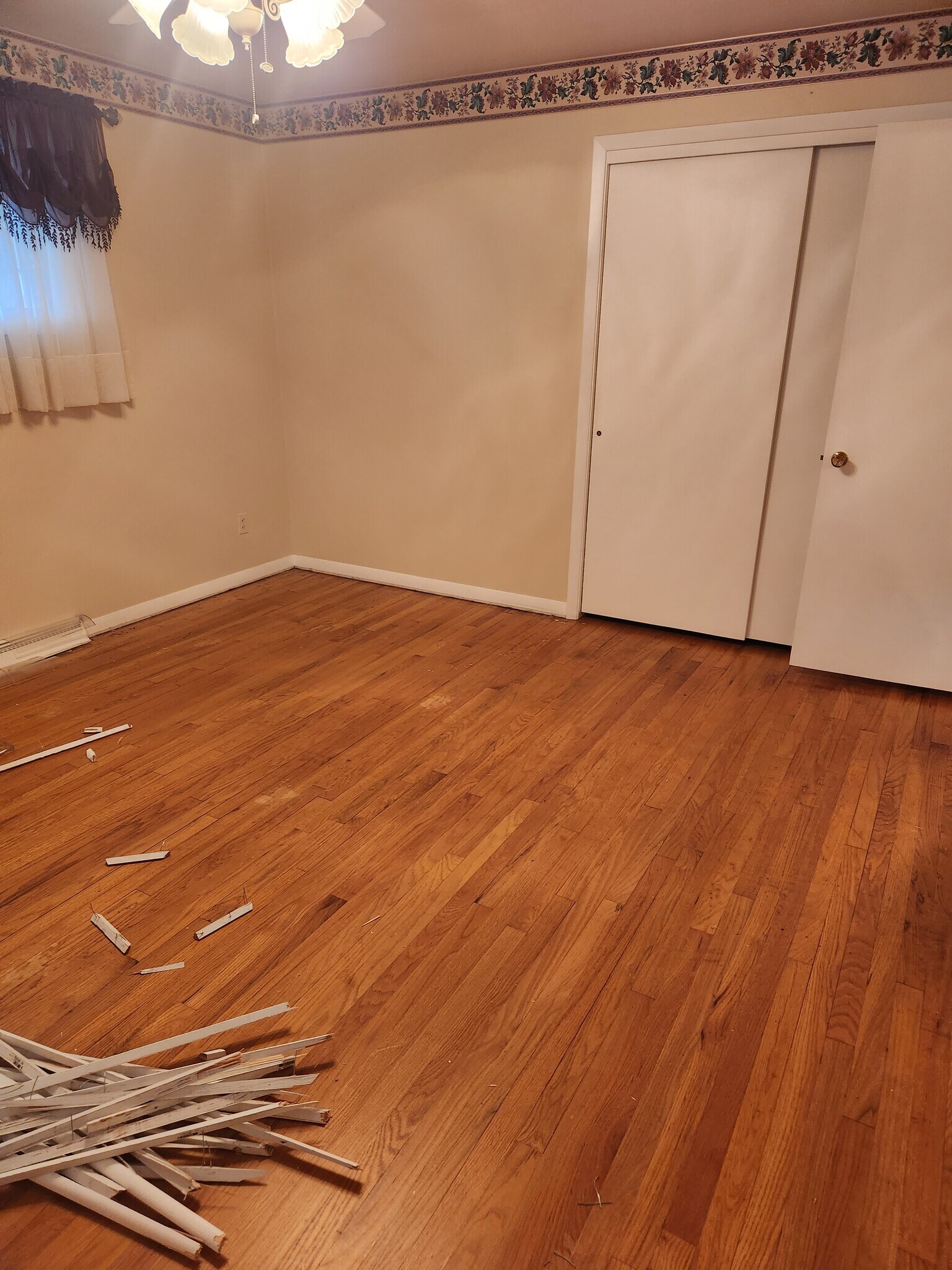 Building Photo - 518 E Walton Ave