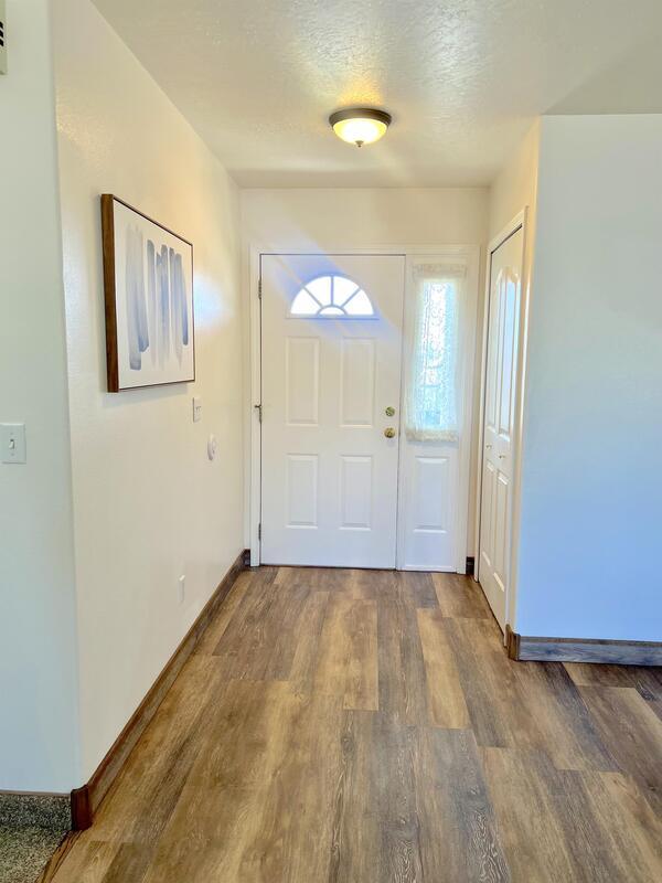 Building Photo - 465 Meadowlark Ln