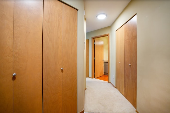 Building Photo - 1125 E Olive St