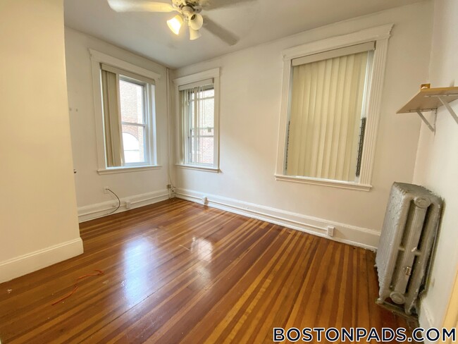 Building Photo - 64 Hemenway St