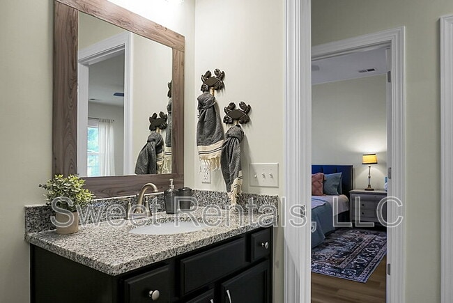 Building Photo - 1717 Wappoo Dr