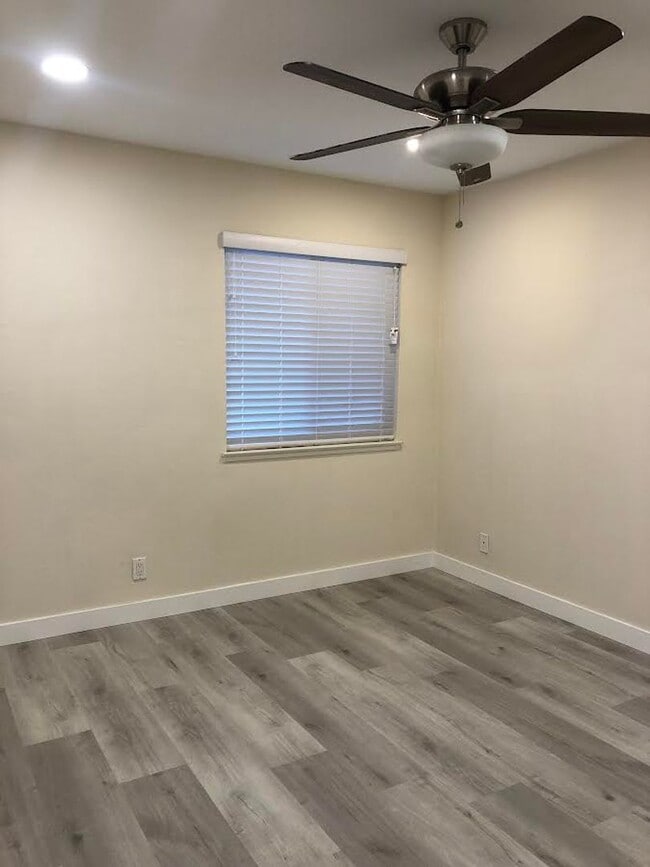 Building Photo - Remodeled 2 bedroom 1 bathroom with large ...