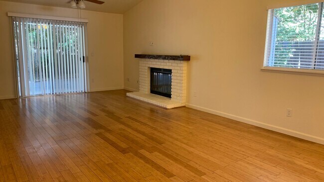 Building Photo - Adorable well maintained 3 bedroom 2 bath ...