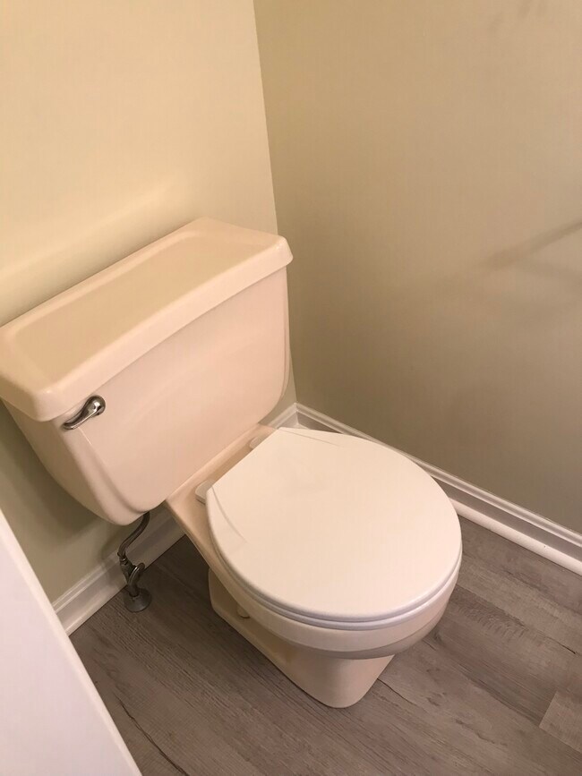 Building Photo - 1111 Cambridge Ct