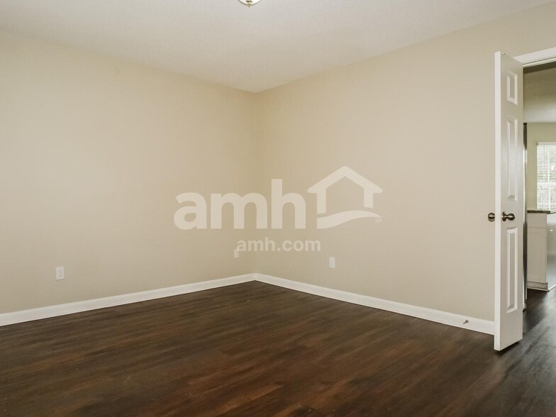 Building Photo - 7748 Parkmont Dr