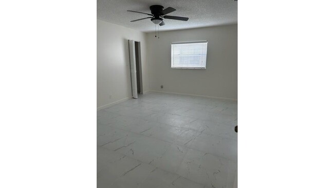 Building Photo - 194 Lake Susan Ln