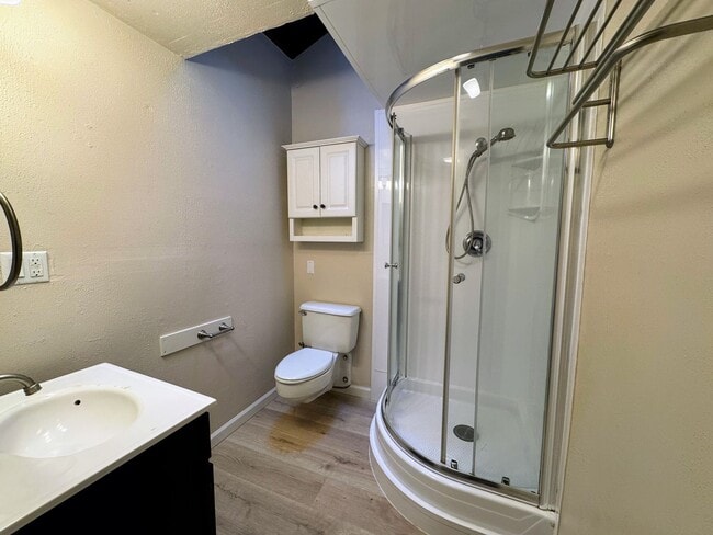 Building Photo - Open House: Sun. Jan 11, 2026 from 2-4 pm - 4 Bedroom, 2 Bathroom House in SE Eugene